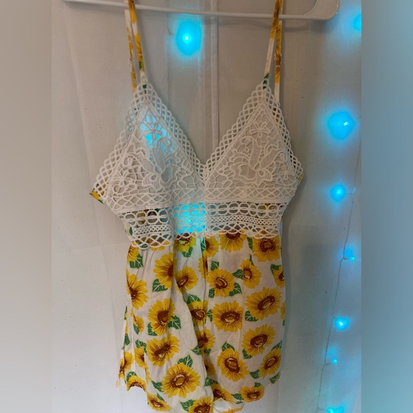 Sunflower lace romper - Picture 1 of 3